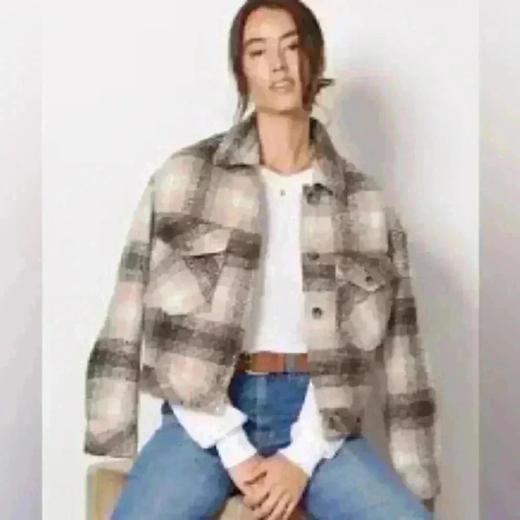 Evereve Jackets & Blazers - Evereve Polly trucker style short pink brown plaid jacket